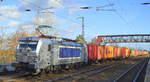 METRANS a.s., Praha [CZ] mit  383 410-8  [NVR-Nummer: 91 54 7383 410-8 CZ-MT] und Containerzug am 05.11.20 Bf.