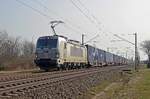 Mit einem langen Containerzug am Haken rollte 383 410 der Metrans am 23.02.21 durch Greppin Richtung Dessau.