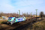 Die Metrans 383 413 mit einem Leercontainerzug von Komárom in Richtung Győr. 
Komárom, 08.01.2022.