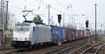 METRANS Rail s.r.o., Praha [CZ] mit der Railpool Lok  186 535-1  [NVR-Nummer: 91 80 6186 535-1 D-RPOOL] und Containerzug Richtung Frankfurt/Oder am 03.03.22 Berlin Hirschgarten.