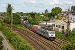 386 039-2 METRANS mit Containerzug in Oberhausen Osterfeld, Juli 2022.