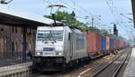 METRANS Rail s.r.o., Praha [CZ]  mit ihrer  386 010-3  [NVR-Nummer: 91 54 7386 010-3 CZ-MT] und einem  Containerzug am 20.06.23 Durchfahrt Bahnhof Jüterbog.