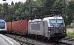 METRANS a.s., Praha [CZ] mit ihrer  383 420-7  [NVR-Nummer: 91 54 7383 420-7 CZ-MT] und einem Containerzug Richtung Hamburger Hafen am 03.08.23 Höhe Bahnhof Hamburg-Harburg.