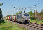 383 422 der Metrans führte am 01.05.24 einen Containerzug durch Wittenberg-Labetz Richtung Falkenberg(E).