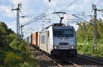 METRANS Rail s.r.o., Praha [CZ] mit ihrer   386 033-5  [NVR-Nummer: 91 54 7386 033-5 CZ-MT] und einem Containerzug Richtung Frankfurt/Oder am 10.08.24 Durchfahrt Bahnhof Berlin Hohenschönhausen.