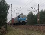 METRANS 388 015-0, eine in der tschechischen Republik registrierte Mehrsystem-Lok aus der TRAXX-Familie von vormals Bobardier ist mit einem Containerzug Richtung Süd unterwegs.