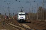 386 015-2 METRANS Rail s.r.o. mit einem Containerzug in Priort und fuhr weiter in Richtung Golm. 26.02.2015 (Fotostandpunkt war am Bahnsteigende gewesen)