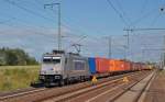 Volles Haus in Rodleben. Während 386 011 ihren Containerzug am 09.07.15 Richtung Magdeburg befördert, muss 110 043 im Hintergrund auf die Weiterfahrt warten. Desweiteren wartet noch ein Bauzug ebenfalls auf die Weiterfahrt Richtung Bitterfeld. 