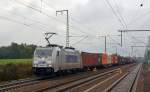 Mit einem weiteren Containerzug passiert 386 015 am 17.10.15 Rodleben Richtung Magdeburg.