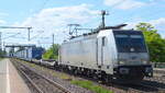 PKP CARGO INTERNATIONAL a.s., Ostrava [CZ] mit der Akiem Lok  186 353-9  [NVR-Nummer: 91 80 6186 353-9 D-AKIEM] und KLV-Zug am 02.06.22 Höhe Bf.