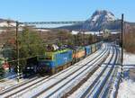 753 703-8 und 753 705-3 (PKP) zu sehen am 20.01.24 mit einem leeren Kohlezug in Želenice nad Bílinou.