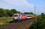 Terri on Tour. Auch Mietlokomotiven waren diesen Sommer bei Regiojet im Einsatz.
Die CT-Train Mietlok 193 442  Terri  ist auf dem Weg aus Budapest in Richtung Wien und Prag mit dem Regiojet Zug 1036 kurz vor Komárom.
20.08.2024.