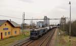 753 719-4 und 753 716-0 (Unipetrol) zu sehen am 09.04.18 mit einem Kesselzug in Nebanice. Foto entstand von der Fußgängerbrücke!