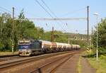 753 719-4 (Unipetrol) fuhr am 27.05.23 mit einem Gaskesselzug durch Želenice nad Bílinou. 