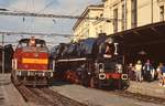 Wiedersehen mit 556 0506 nach 14 Jahren: Inzwischen ist sie eine betriebsfähige Museumslokomotive der CSD und steht hier im Sommer 1989 vor einem Sonderzug im Bahnhof Brno/Brünn, daneben T