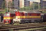 Am 5.6.1991 warten im Hauptbahnhof von Karlovy Vary der Sergej 781529 und die Cmellak 771027 auf ihren nächsten Einsatz.