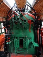 Im Führerstand der S 017-4371. Die Lokomotive steht im Eisenbahnmuseum auf dem Gelände des Bahnhofes Kiev-Passazhirsky. (Aufnahme vom 09.04.2016)