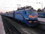 WL40-10811 steht abfahrbereit am 1.9.2009 im Hauptbahnhof von Odessa.