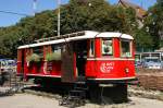 Dieser alte Wagen dient als Café und Souvenir Laden im Zentrums von Lviv.