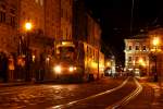 Straßenbahn oder Geisterbahn? Tatra 4 auf der Linie 2 in der Nacht vom 19.08.2015 im Zentrum von Lviv.