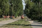 Wagen 805 als Tatra 3 am 6 August 2016 in Zaporoshje auf der Strecke. Hier kann man gut das Gleisbett sehen, wenn man es so nennen mag.