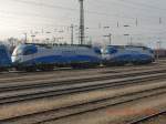 Gleich zwei Lokomotiven der Baureihe 1216 von Adria Transport und somit zwei Drittel der gesamten 1216er-Flotte dieses Unternehmens warteten am 15.11.2010 im ungarischen Hegyeshalom auf ihren nchsten Einsatz.