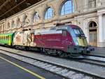 Die Lok 470 501 der GySEV steht am 29.08.2019 im Bahnhof Budapest Keleti.