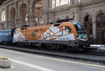 Eine BR 470 der East West Gate mit auffälligem Farbschema ist soeben im Bahnhof Budapest-Keleti pu eingefahren. Budapest, 15.6.2023