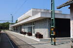 Das sehr gepflegte Bahnhofsgebäude in Keszthely am 19.07.2024.