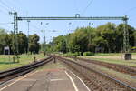 Blick vom Bahnsteig 3 in Keszthely Richtung Budapest, am 19.07.2024.