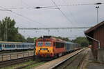 Am 20.07.2024 stand die MÁV H-START 418 316 mit dem Sz 19616 nach Tapolca Bahnhof Keszthely.