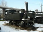 die im Bahnpark Budapest ausgestellte 377 493 ist schon wegen ihrer Bauweise mit Außenrahmen und vorstehender Rauchkammer ein Hingucker unter den Dampflokomotiven, fotografiert im Januar 2010, als es in unseren Breiten noch richtige Winter gab.