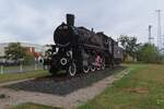 Der Lokdenkmal 411 358 kann ins Bahnhof von Hegyeshalom fotografiert werden, wass am 16.September 2024 auch geschah.