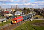 Es wäre eine Freude, im Jahr 2025 eine frisch lackierte 418 300-er Lokomotive zu sehen.