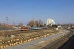 Am 19. Februar 2024 war 418 318 mit dem Sz 9214 (Győr - Celldömölk) unterwegs und wurde hier beim erreichen des Bahnhofs Pápa fotografiert. 