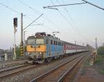 431 232 MV-Trakci mit Regionalzug Os 4622 Nov Zmky/Neuhusel (15:44) – Galanta – Bratislava hl. st./Preburg Hbf. (17:22) erreicht den Bahnhof B.-Vinohrady/P.-Weinberge; 20.10.2012 