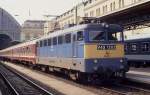 Am 21.4.1994 stand ein Schnellzug nach Belgrad, gebildet aus JZ Wagen,
bespannt mit der MAV V 431202 abfahrbereit im Budapester Bahnhof Keleti
Palyaudvar.