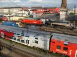 Ein bemerkenswertes Zusammentreffen dreier Taurus-Lokomotiven im letzten Sonnenlicht eines berwiegend verregneten Tages in der Traktion Wien West; Foto vom 19.5.2008.