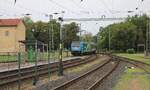 MÁV H-START 480 010  Zöld Úton Járunk  mit dem IC 874  Balaton  aus Budapest Déli, am 20.07.2024 bei der Einfahrt in Keszthely. Vom Bahnsteig 1 aus fotografiert.