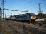 V63 031 fhrt aus Bahnhof Fonyd ab mit einem Containerzug, am 01. 07. 2011. 