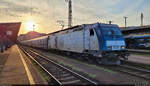 480 022-7  Sándor Weöres  darf den Nachtzug gen Rumänien übernehmen und hat im Startbahnhof Budapest-Keleti pu (HU) noch Zeit bis etwa zum Sonnenuntergang. Abfahrt ist um 19:10 Uhr.

🧰 MÁV | CFR Călători
🚝 IC 473  Ister Intercity  Budapest-Keleti pu (HU)–Bucureşti Nord (RO)
🕓 28.8.2022 | 18:43 Uhr