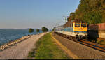 Bei Bélatelep (HU) am Balaton rollt 433 197-5 der warmen Abendsonne entgegen.