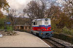 Die MAV Mk 45 2002 ist am 18.11.2023 am rangieren bei der Kindereisenbahn in Budapest