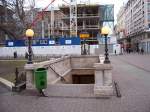 Historischer Eingang zur U-Bahn-Station Vrsmarty ter der Linie 1 (gelb) im Januar 2007.