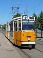 Ganz-CSMG Straßenbahn-Triebwagen 1439 der Linie 19 in Buda am Donau-Ufer, 7.8.16
