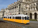 Ganz KCSV–7 1354 vor dem Földművelésügyi Minisztérium-Agrárminisztérium, Budapest 30. März 2019.