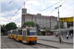 Tram Budapest. T5C5 CKD Tatra Linie 18 am Metro- und Strassenbahnknotenpunkt Szll Klmn tr. (11.05.2013)