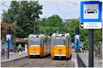 Tram Budapest Linie 47 und 49. Zwei ICS Gelenktram treffen sich an der Endhaltestelle Dek Ferenc tr. (11.05.2013)