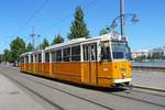 Ganz-CSMG Straßenbahn-Triebwagen 1360 der Linie 19 in Buda am Donau-Ufer, 7.8.16