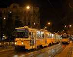 Tatra-Treffen zu später Stunde, die T5C5-Triebwägen 4111 und 4128 der Linie 56A trafen einander am verregenten Abend des 26.